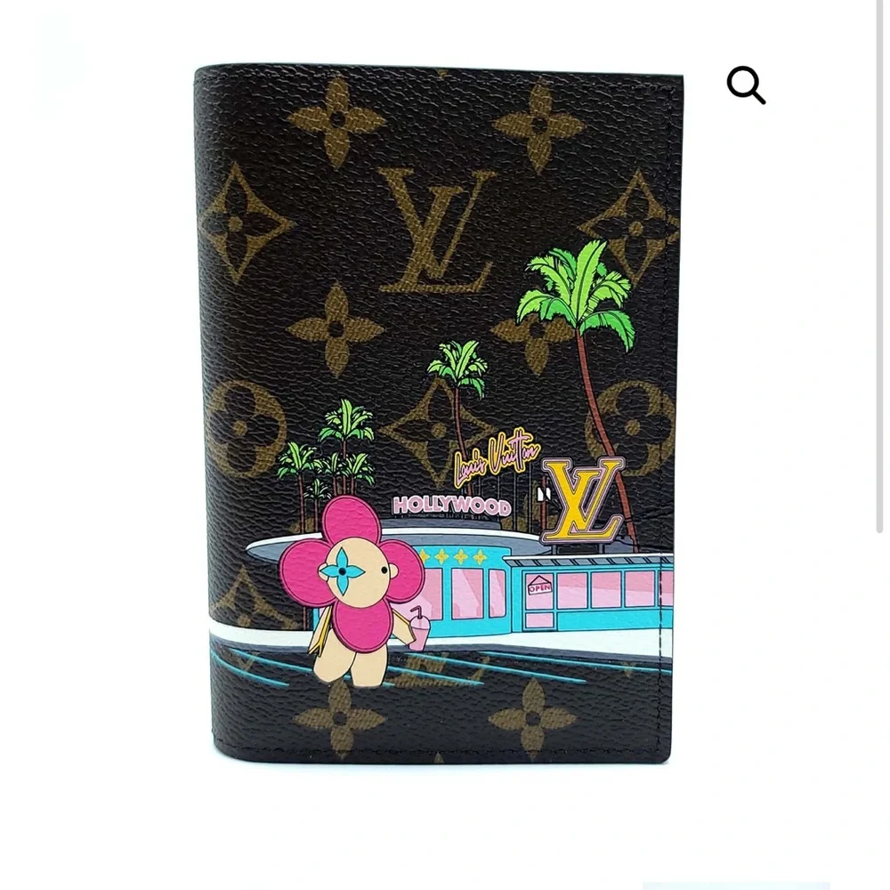 Louis Vuitton Black Monogram Passport Cover Christmas Animation 2021 - Picture 3 of 15
